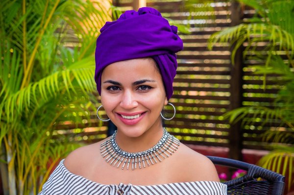 Comment sélectionner le parfait turban pour une soirée de charité?