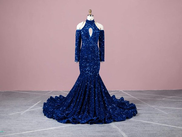 Comment marier des escarpins à paillettes avec une tenue sobre pour une soirée élégante ?